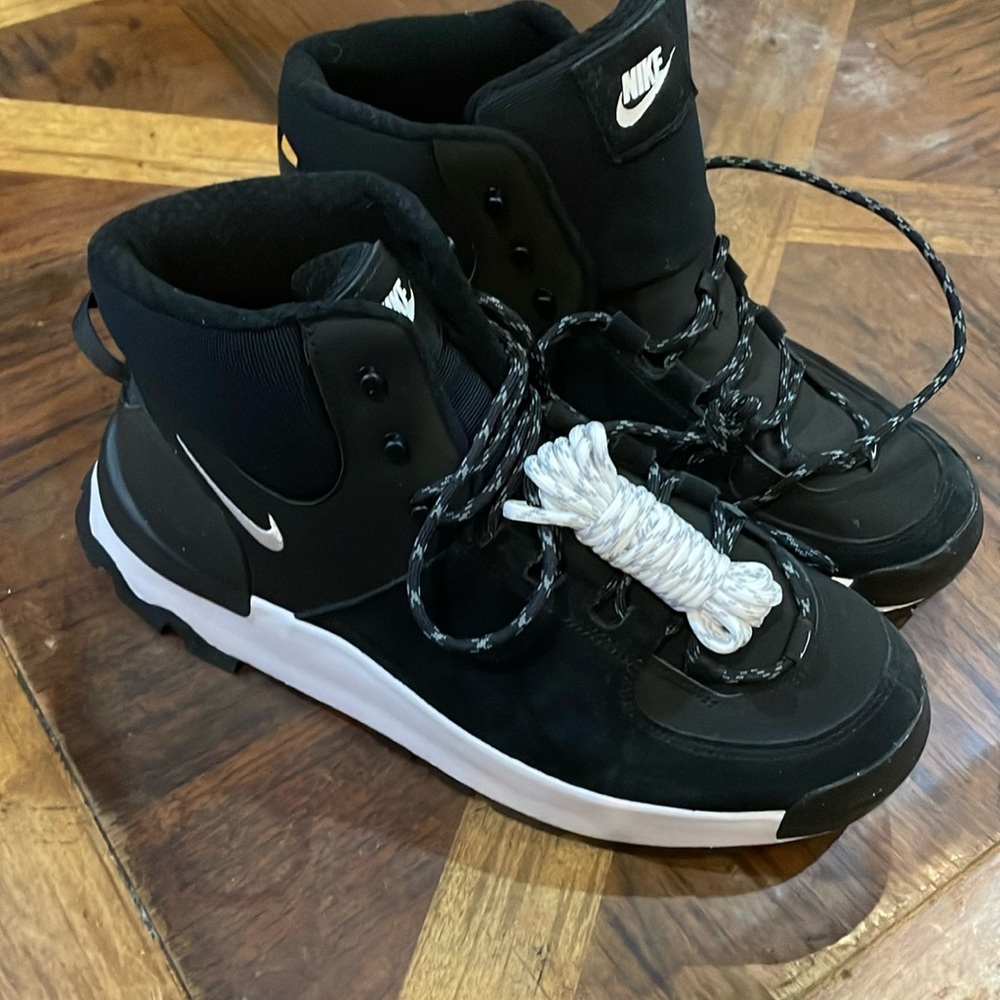 Nike New City Classic (Women)